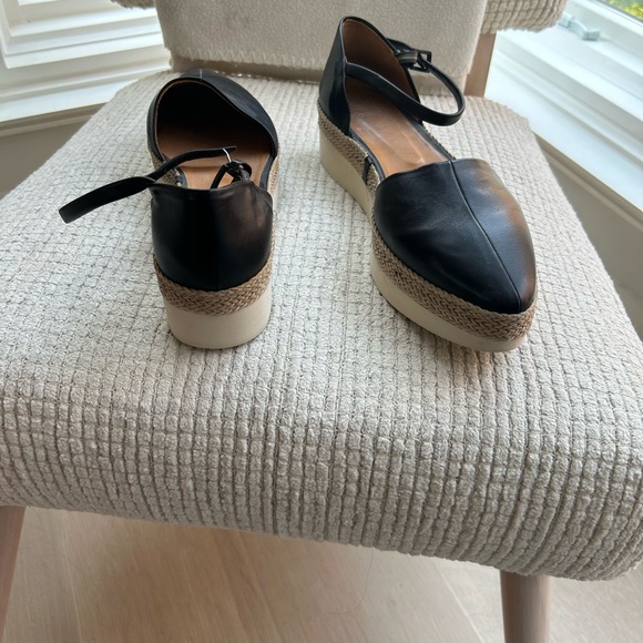 Calico brand sandals. Worn only once perfect for summer casual chic - Picture 2 of 4